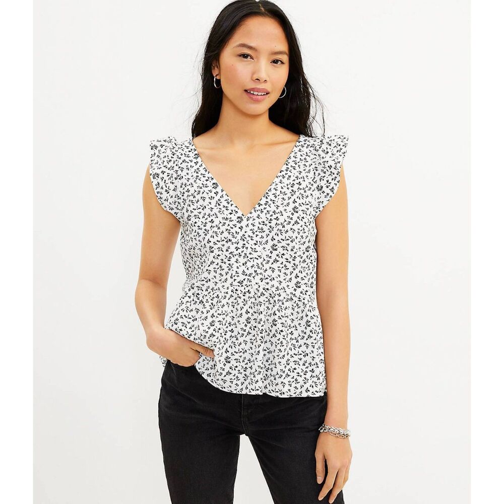 🧺LOFT Black & White Floral Flutter Sleeve Peplum Top, size XS